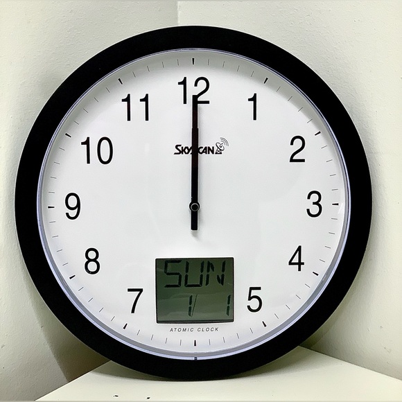 Lacrosse SkyScan 28700 Wall Mounting Digital Analog Atomic Clock - Picture 1 of 16